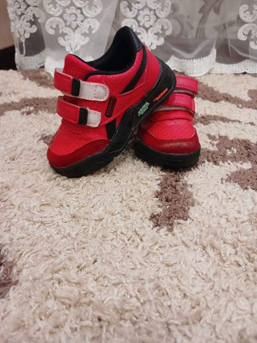 Кросівки на липучці 24р