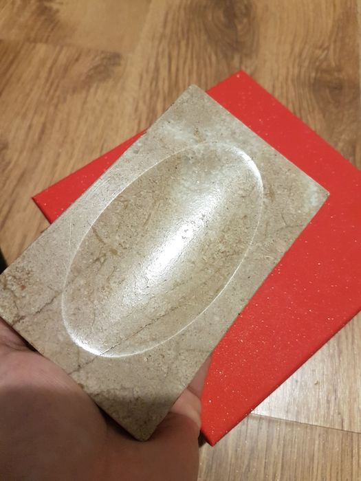 Mydelniczka z marmuru