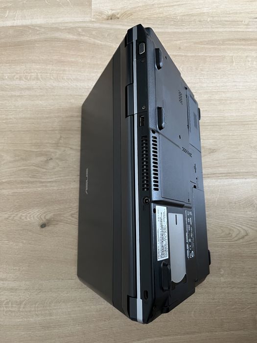 Laptop ASUS X50RL wraz z ładowarką