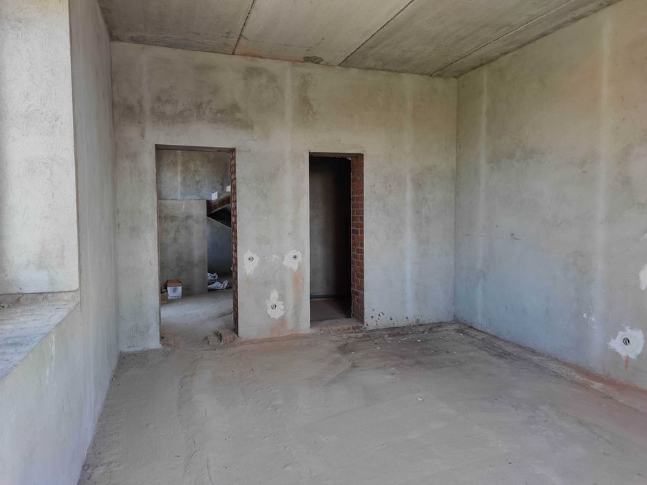 Продаж фасадної будівлі 1200 м² на міжнародній трасі, Вінницька обл.