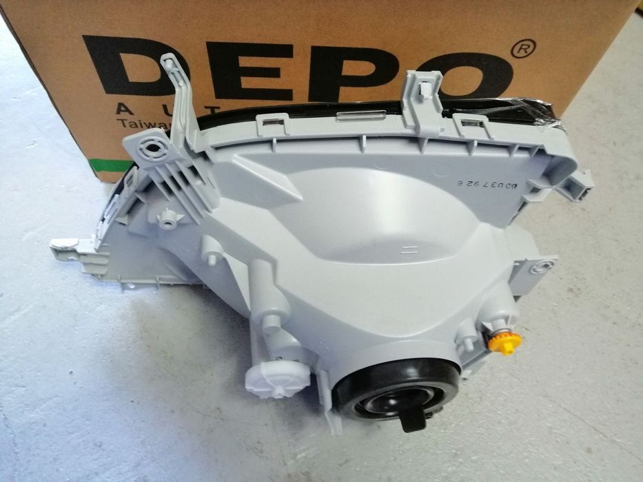 Faróis /Ópticas da frente Toyota Dyna L M S 2001-- NOVOS