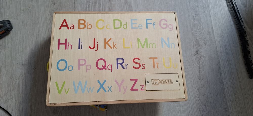 Drewniana tablica manipulacyjna sensoryczna Auto MONTESSORI
