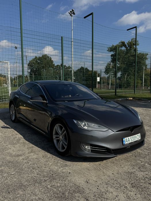 Tesla model S 70D 2015 (рестайлінг)