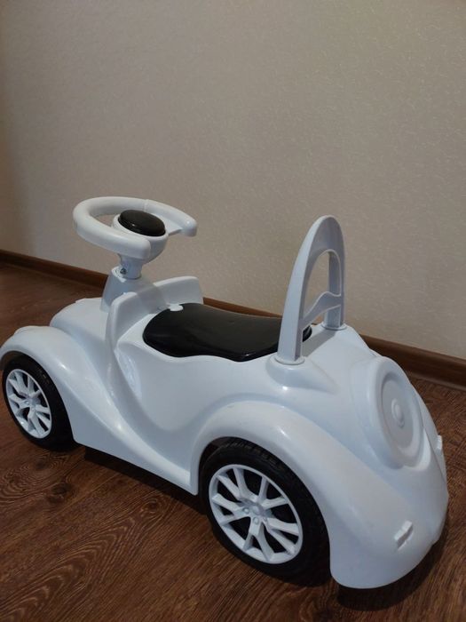 Дитячий машинка-каталка