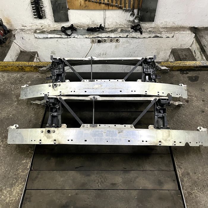 Телевізор установочна панель на Mercedes W253