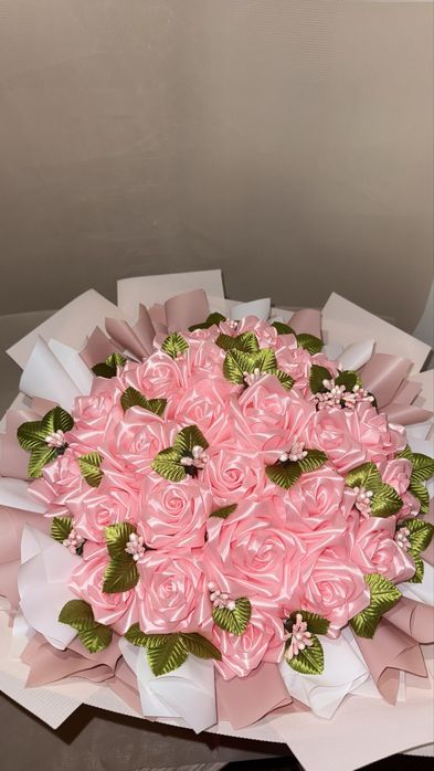 Букет троянд із атласної стрічки