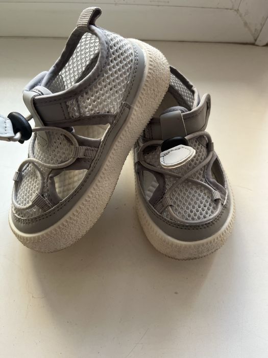 Продам босоножки