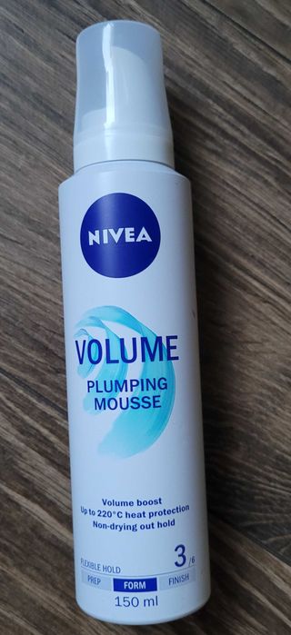 zestaw nivea volume plumping mousse Pianka do włosów + styling primer