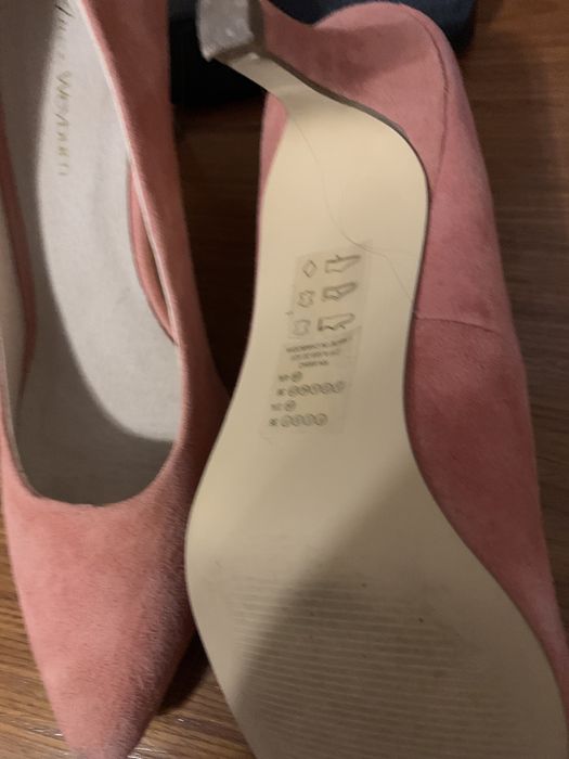 Sapatos de salto cor rosa nude