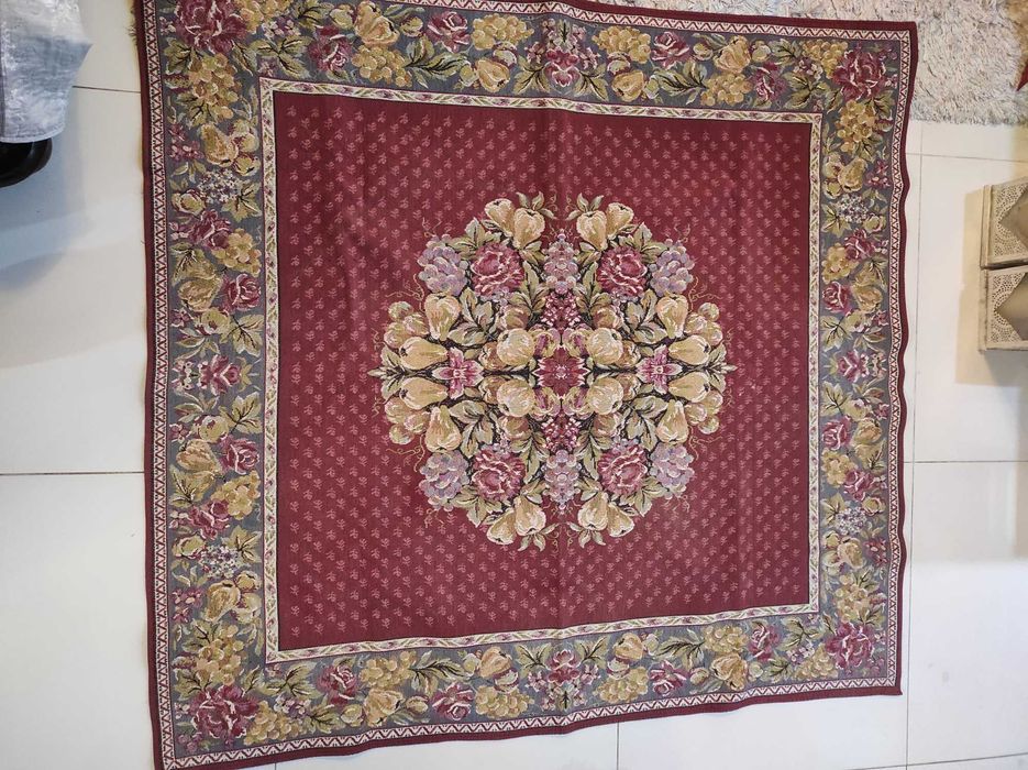 Obrus Gobelinowy 138x128cm.