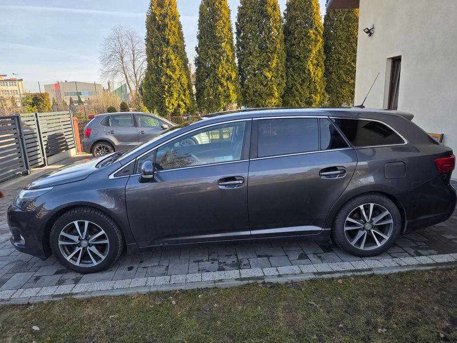 Toyota Avensis Jestem drugim właścicielem. Niezawodny. Stan techniczny bardzo dobry.