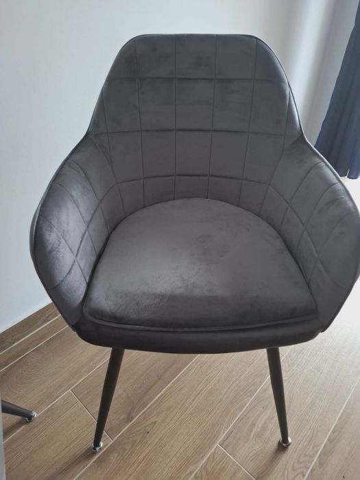 krzesła do salonu