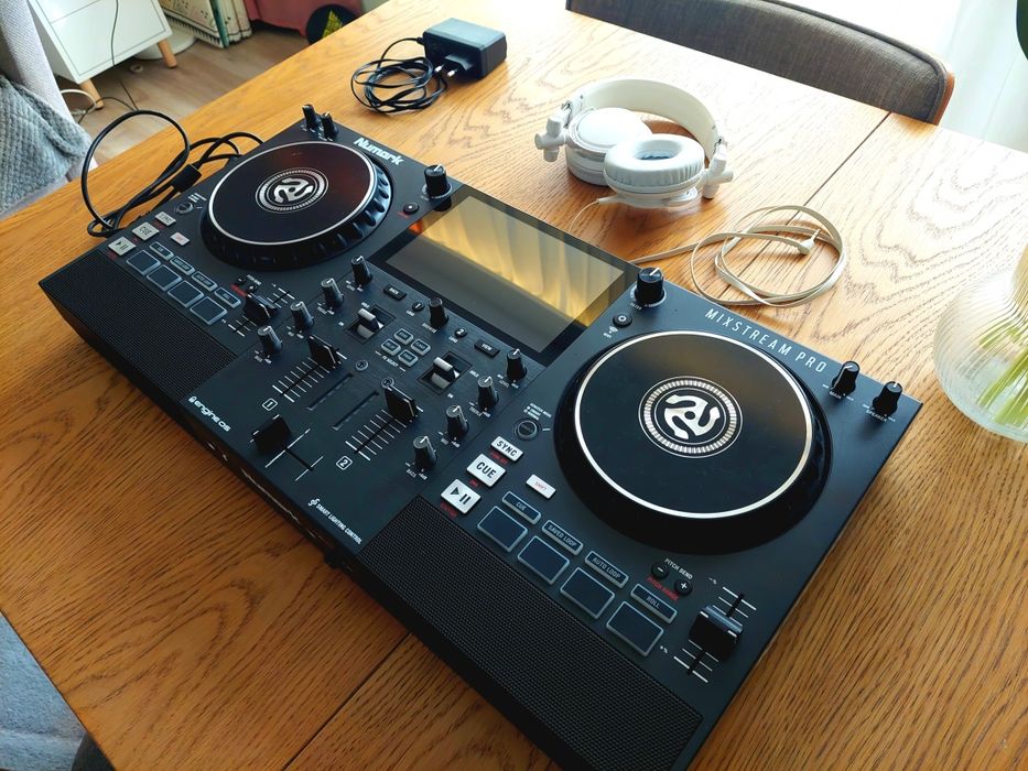 Numark Mixtream Pro konsola + Słuchawki + okablowanie