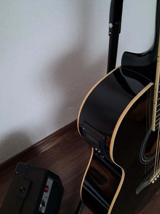 Nowa Gitara akustyczna 4/4 z przetwornikiem do negocjacji