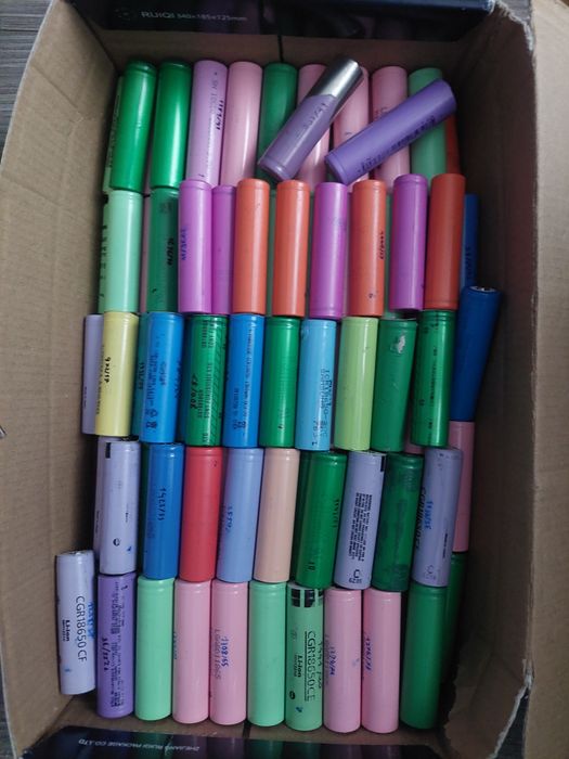 Wielki zestaw ogniw 18650 i 16650