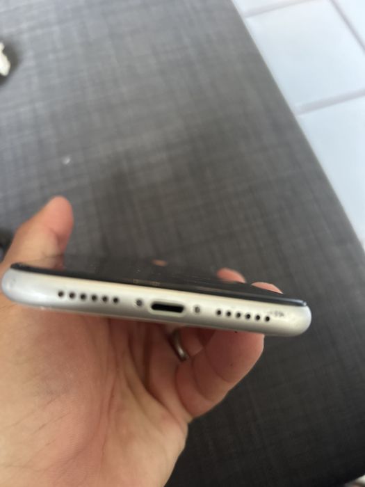 Iphone XR 128gb com a tela trincada
