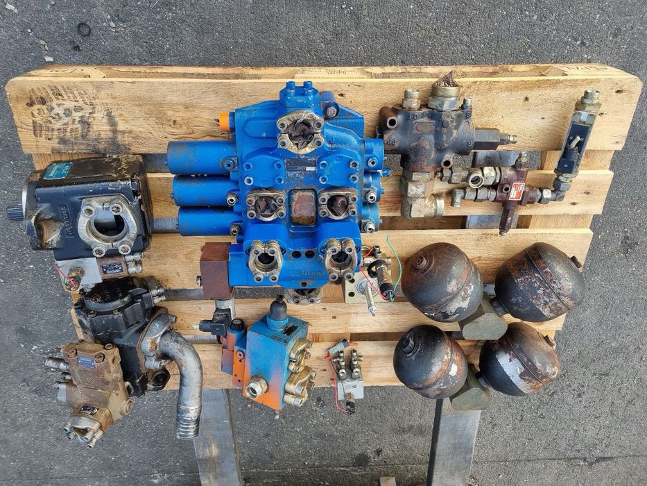 hitachi lx 210 komplet hydrauliki