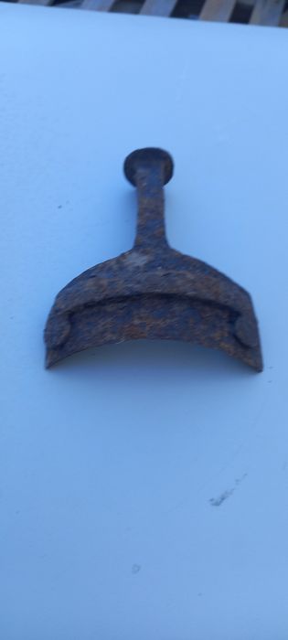 Ferramenta antiga de trabalhar na resina