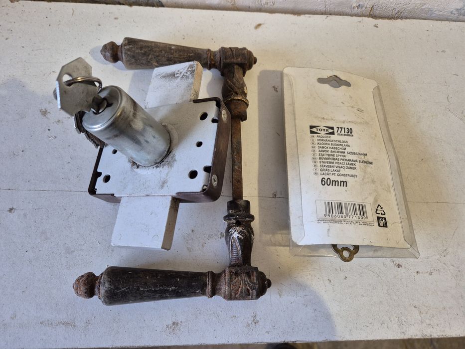 Klamka antyk  plus zamek kłódka