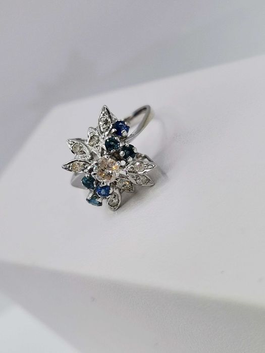 Pierścionek fantazyjny z szafirami i brylantami 1 ct.
