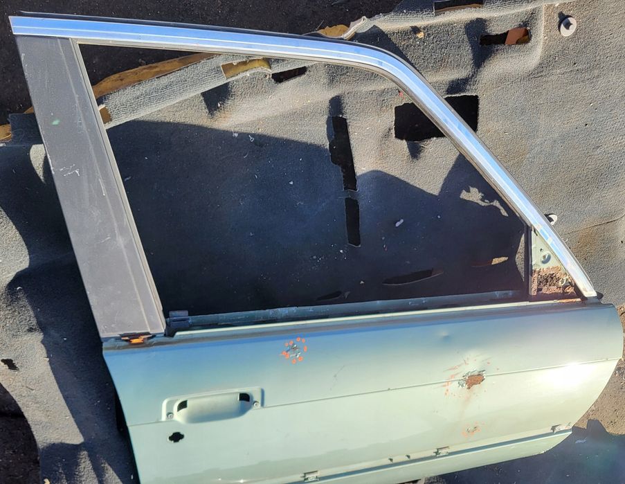 drzwi prawe przednie przód r bmw 3 e30 4d