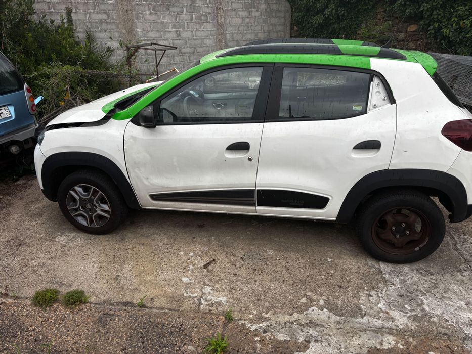 Dacia spring avariado