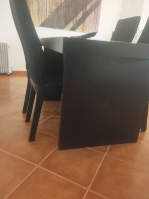 Conjunto mesa e cadeiras