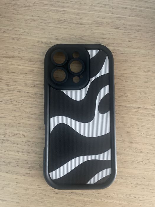 Vendo capa de telemovel para I Phone 16 pro