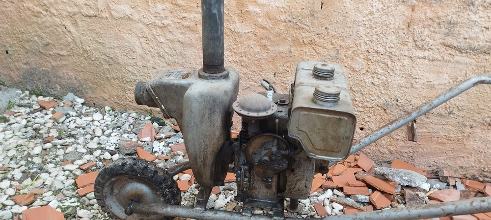 Motor de Rega antigo  a Petróleo