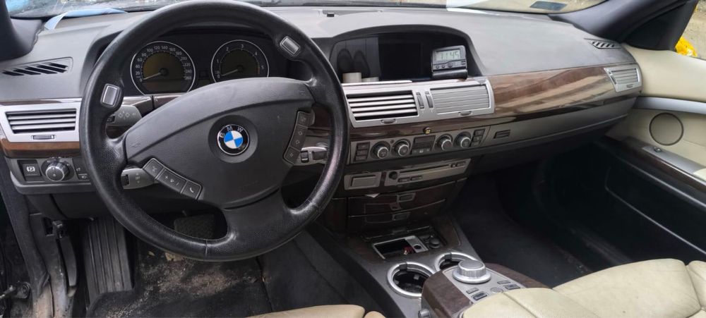 BMW 730d generacji E65.