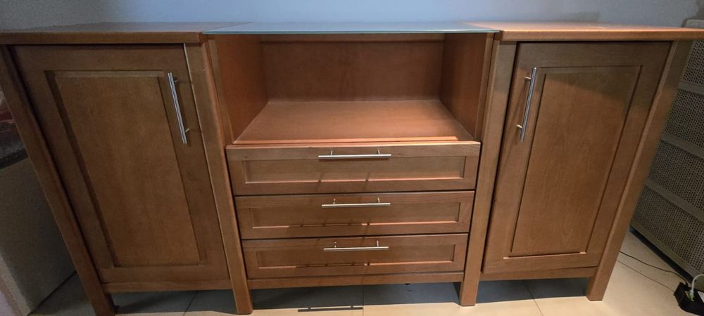 Móvel aparador de madeira