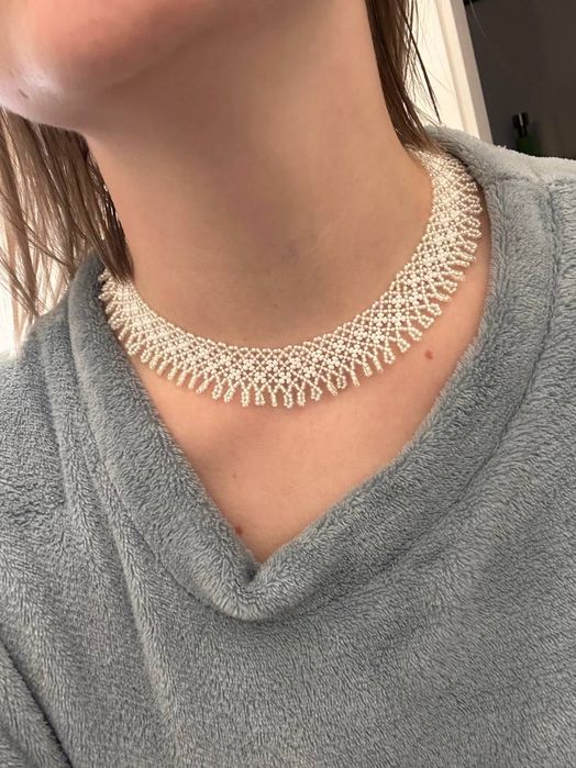 Elegancki naszyjnik z koralików – rękodzieło, biały