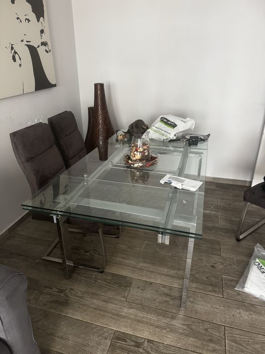 Mesa de jantar em vidro com 4 cadeiras — bom estado