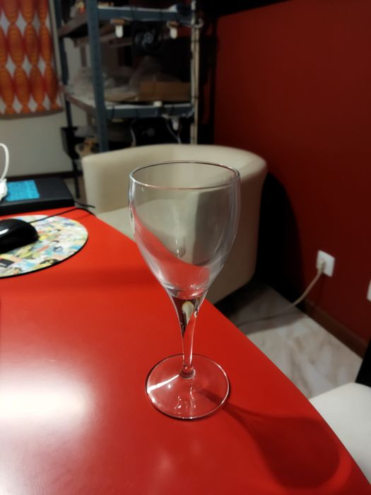 Copos de vinho com pé