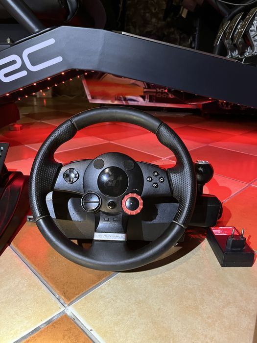 Volante Logitech Driving Force GT + Pedais (PS3 / PS2 / PC)