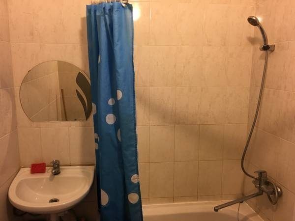 СУПЕР ХОСТЕЛ. Метро Голосеевская . Шикарный евроремонт. Общежитие