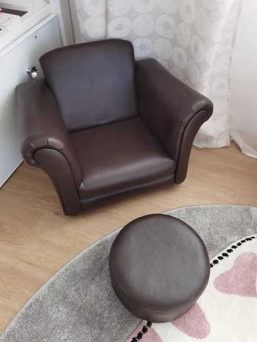 fotelik bujany 40x40x60 z podnóżkiem