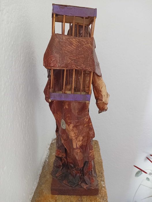 Escultura de arte mexicana em papel