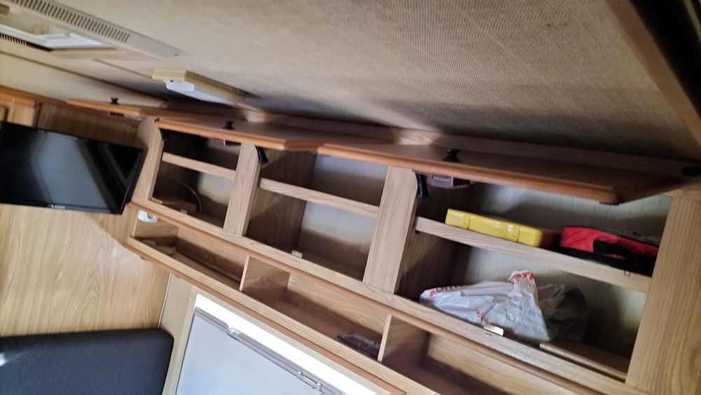 Autocaravana Perfilada-Bom estado-TV-Fogão-Microondas-WC-PSolar-Extras