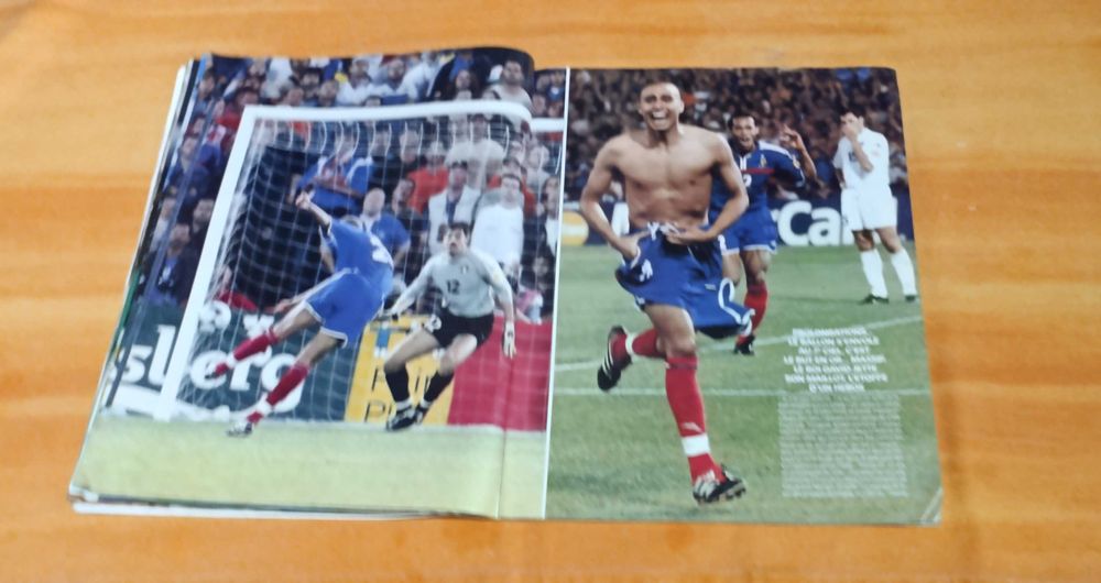Revista Futebol Paris História e Fotos Vitória Histórica no Euro 2000