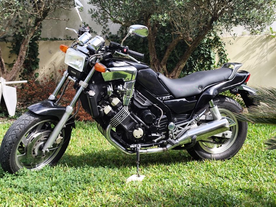 YAMAHA FZX 750 — 1997 | PRETA