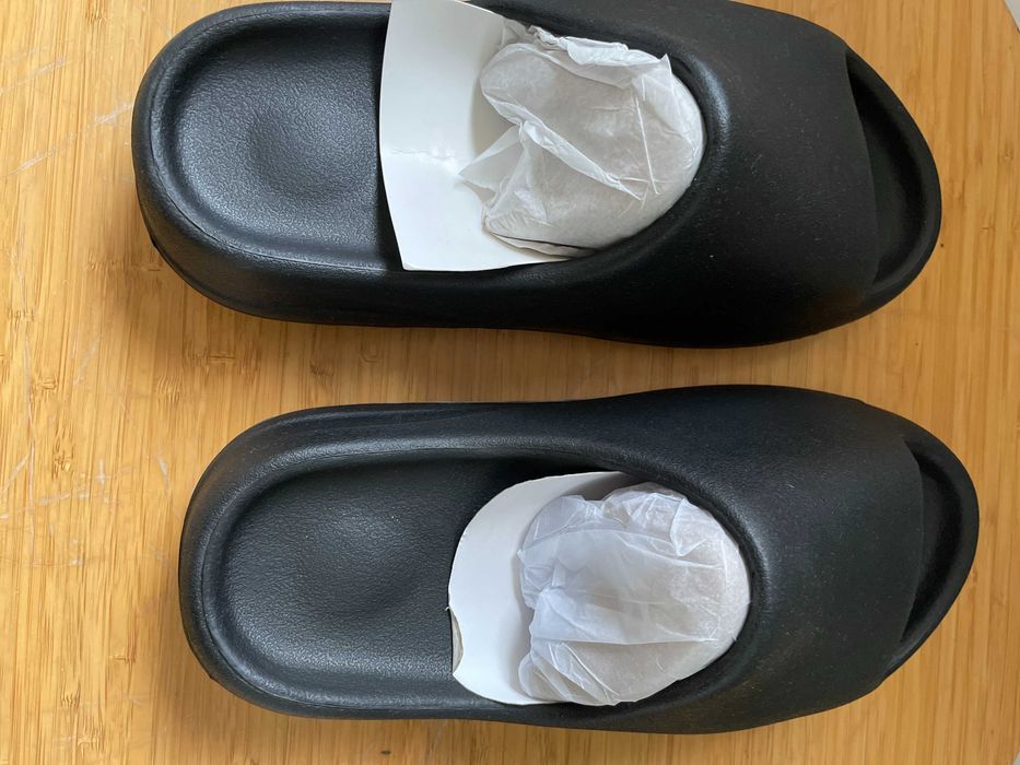 Klapki Yeeze YS-01 rozm. 8 (25,5 cm) czarne