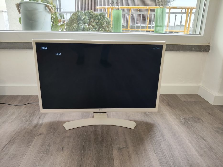 TV 28" LG + supporte de parede TV
