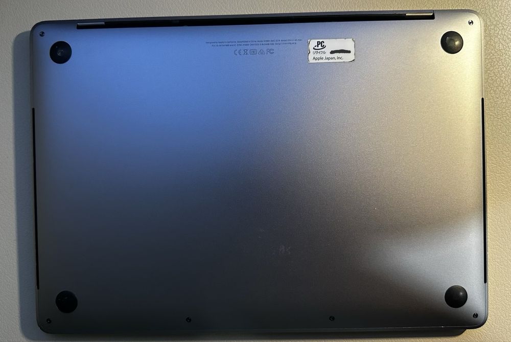 Macbook Pro 2018 ( para peças, ecrã não está a funcionar)