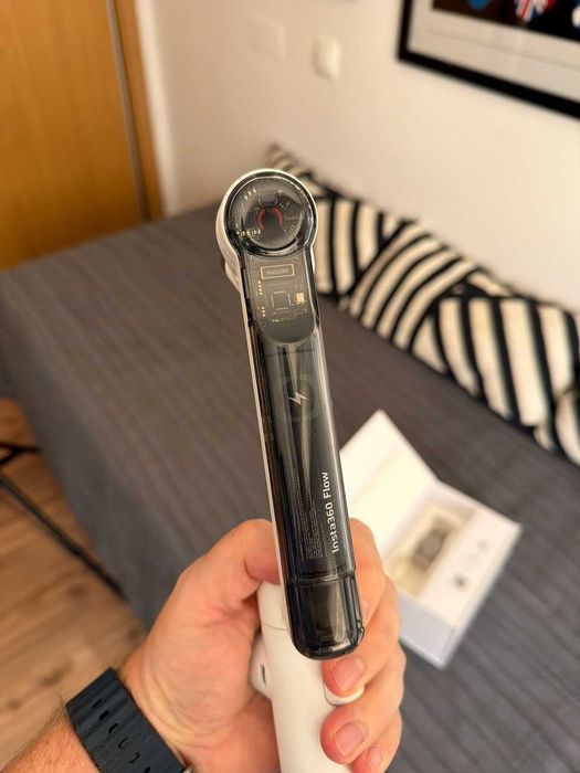 Gimbal/estabilizador Insta360 Flow (Creator Bundle)