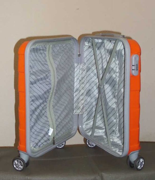 Чемодан пластиковый оранжевый COVERI, 4 колеса, размер 47Х39Х22/19 см.