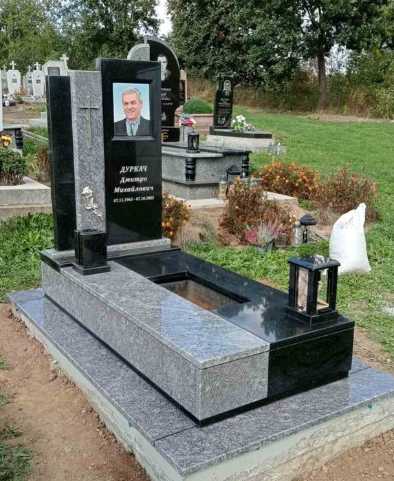 Памятники гранітні