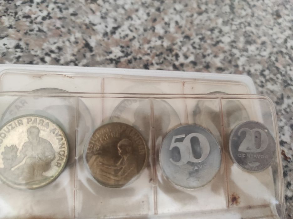 Moedas antigas com bolsa