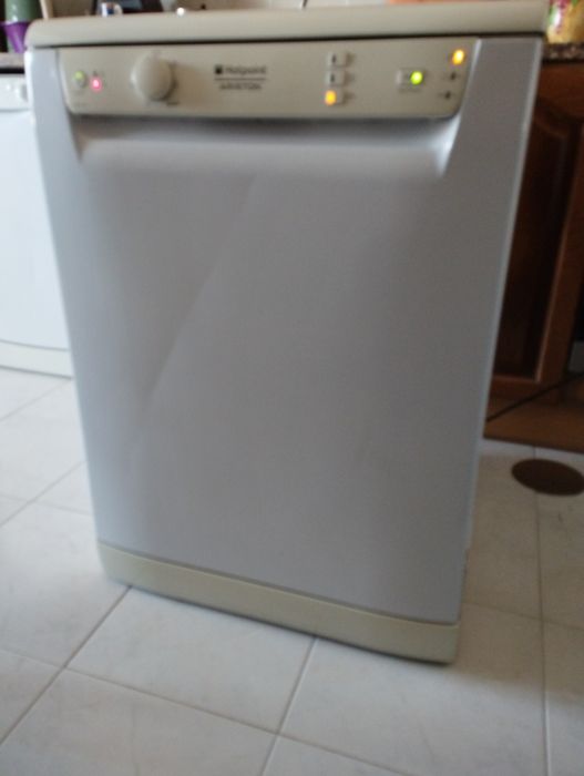 Máquina de lavar loiça ariston