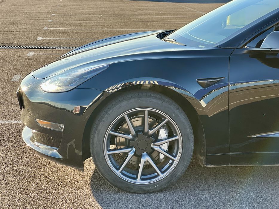 Tesla model 3 LFP 2022 14 тис ки